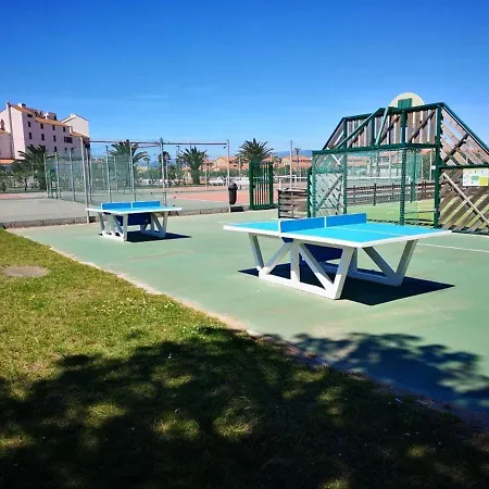 à Le Barcarès, 4 Couchages, Terrasse, Parking, Piscine Et Activités Sportives - Fr-1-195-23